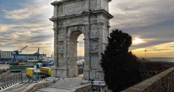 Restauro dell'Arco di Traiano